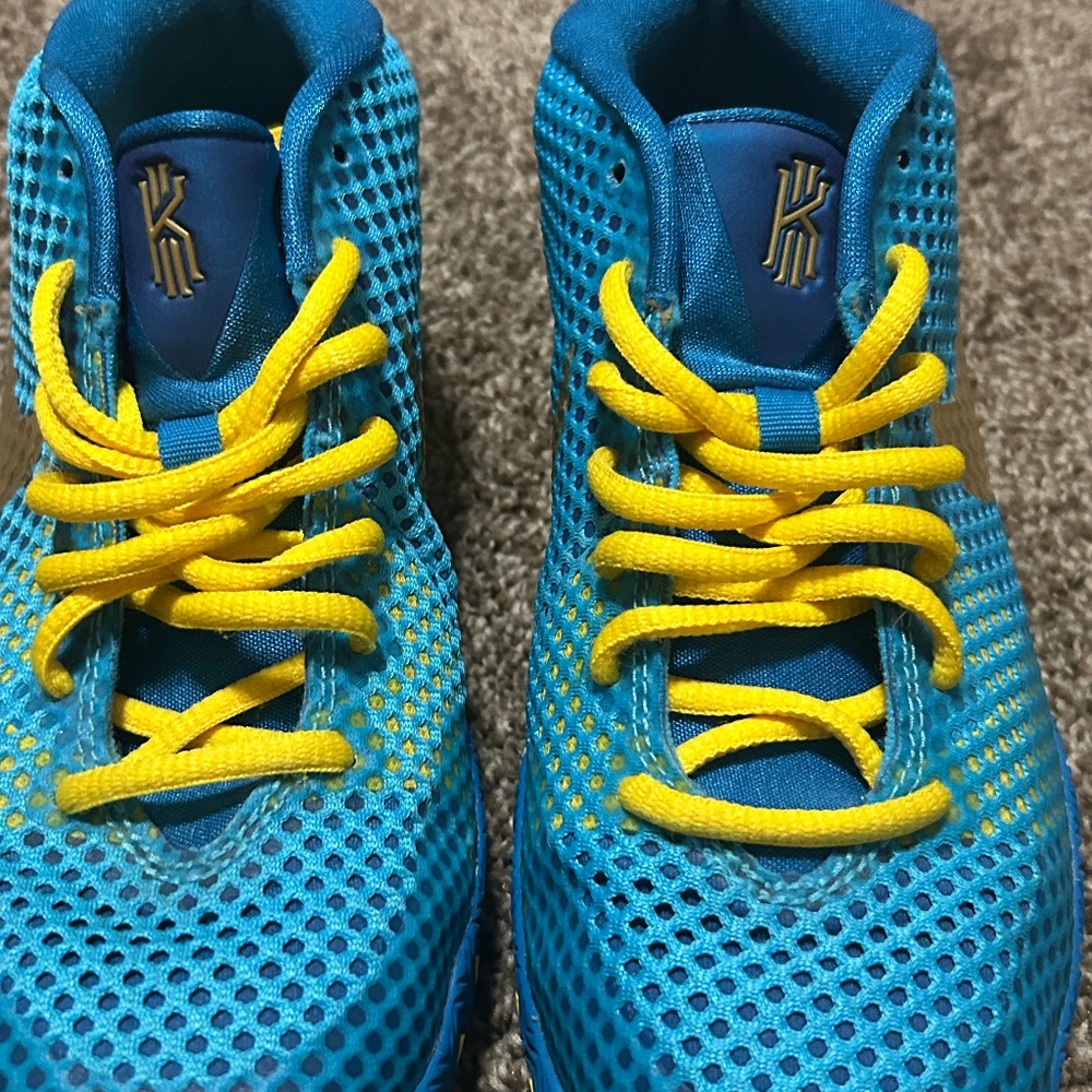RARE!! Nike Kyrie 1 Cereal Basketball Shoe NWOB!!! - Picture 3 of 4